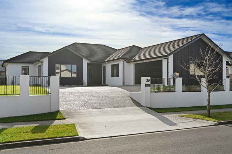 30 The Meadows Drive, Flagstaff, Hamilton - Carousel 1