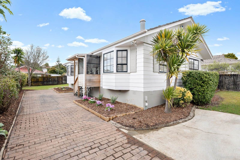 10 Caribbean Drive, Unsworth Heights, Auckland - Carousel 2