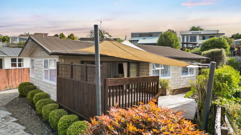 27 Manapouri Place, Glenview, Hamilton - Carousel 1