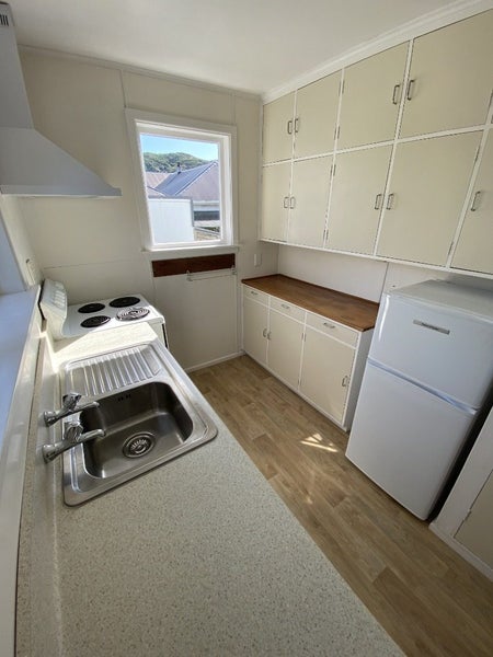 84 Tiber Street, Island Bay, Wellington - Carousel 2