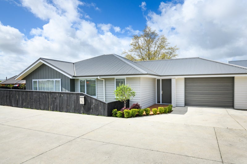 1 Ivy Lane, Kelvin Grove, Palmerston North - Carousel 1