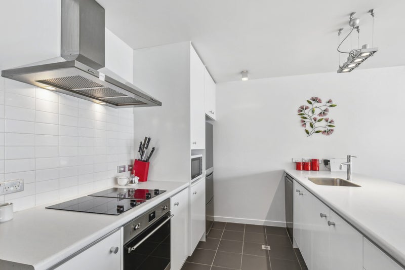 8I/164 The Terrace, Wellington Central, Wellington - Carousel 2