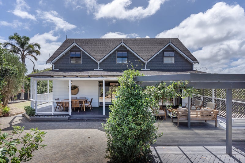 10 Taupo Street, Green Bay, Auckland - Carousel 2