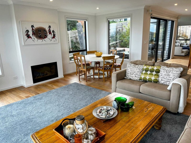 8 The Track, Plimmerton, Porirua - Carousel 1