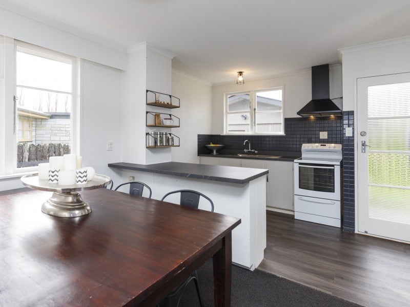 61 Ruamahanga Crescent, Terrace End, Palmerston North - Carousel 2