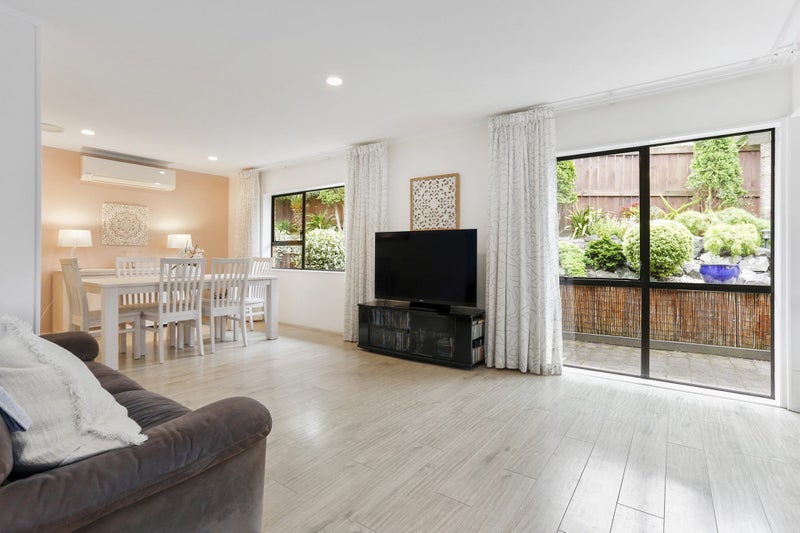 1/27 Booralee Avenue, Botany Downs, Auckland - Carousel 2