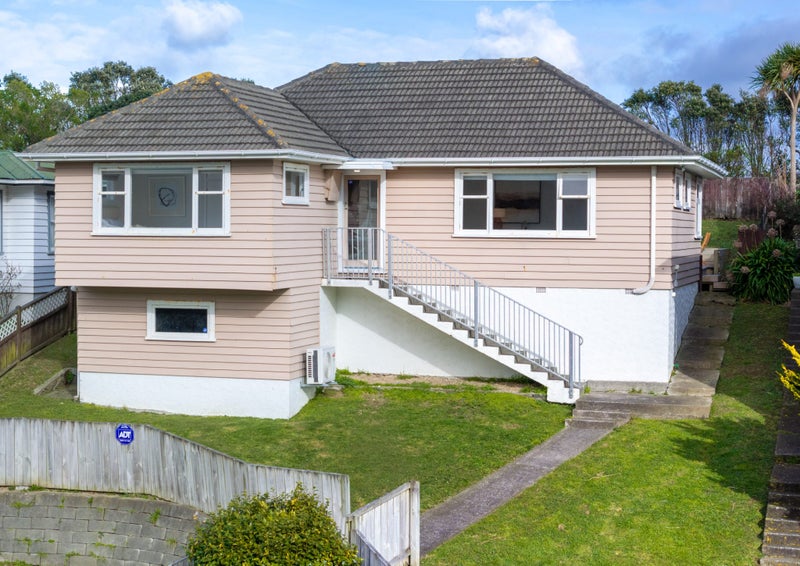 95 Kenmore Street, Newlands, Wellington - Carousel 1
