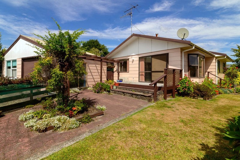 50 Aquarius Drive, Kawaha Point, Rotorua - Carousel 1