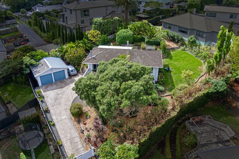 31 Robbies Road, Shelly Park, Auckland - Carousel 1