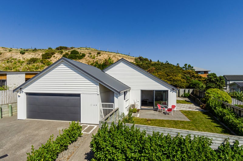 48 Cedarwood Street, Woodridge, Wellington - Carousel 1