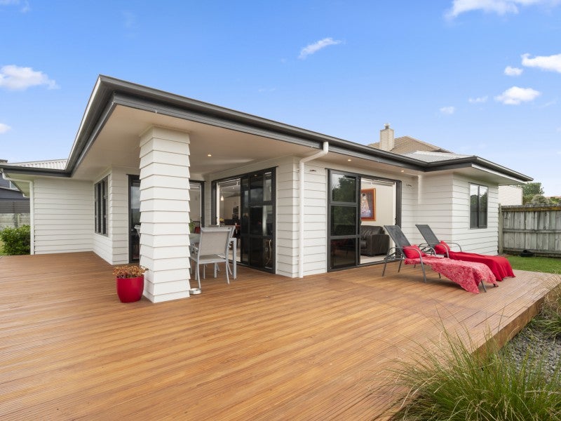 30 Caldera Crescent, Pyes Pa, Tauranga - Carousel 1