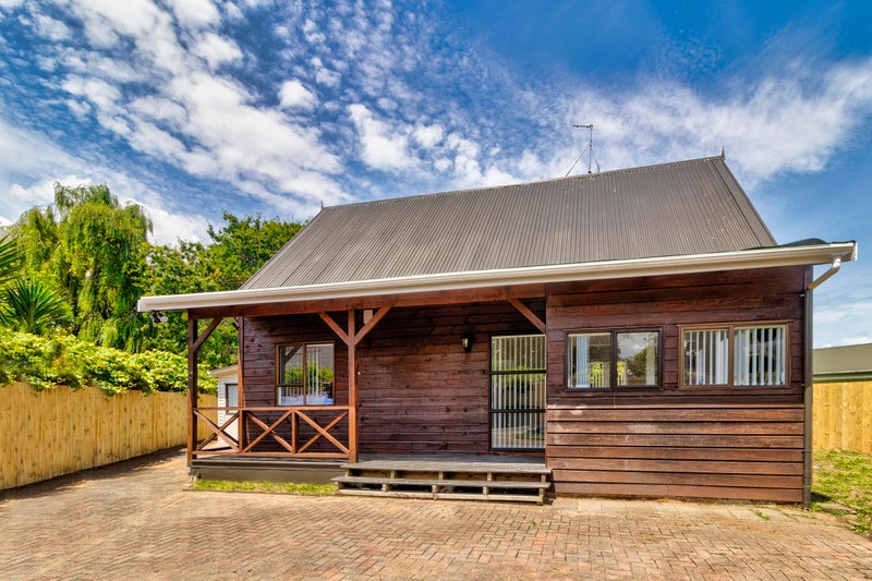 13 Blanes Road, Weymouth, Auckland - Carousel 1