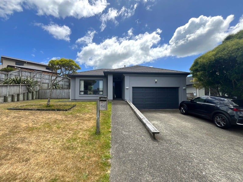 66 Te Puia Drive, Aotea, Porirua - Carousel 1