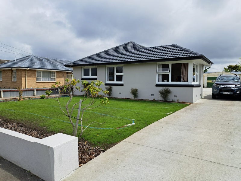 76 Vancouver Crescent, Wainoni, Christchurch - Carousel 1