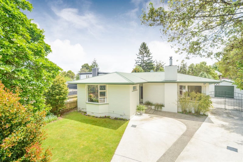 7 Athlone Place, Hokowhitu, Palmerston North - Carousel 1