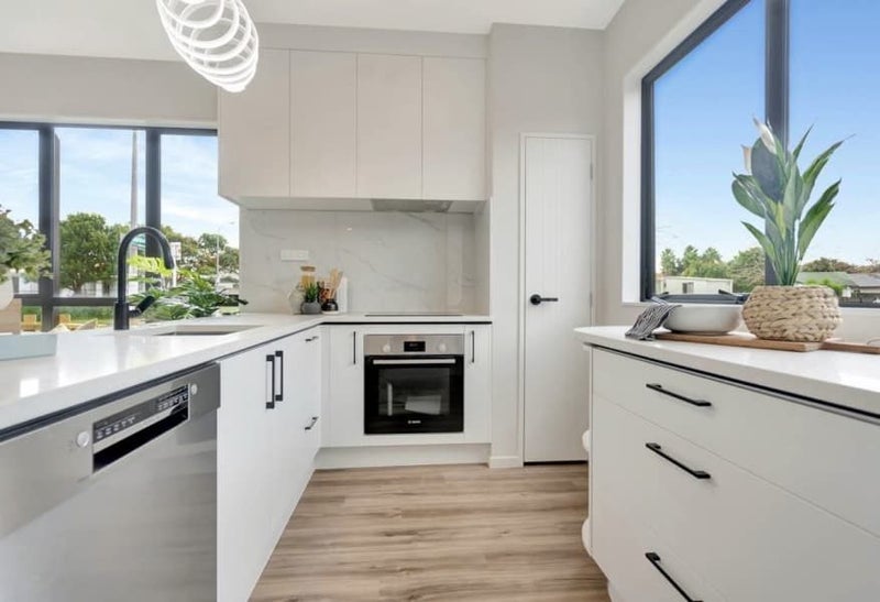 49A Riverton Drive, Randwick Park, Auckland - Carousel 2