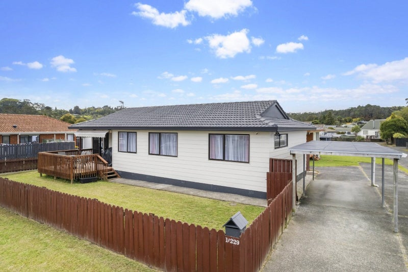 1/229 Waitemata Drive, Ranui, Auckland - Carousel 1