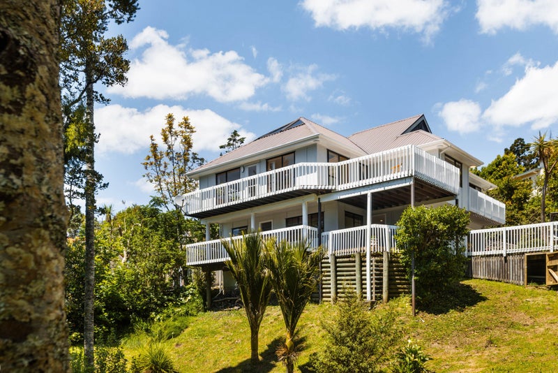 2/553 East Coast Road, Browns Bay, Auckland - Carousel 1