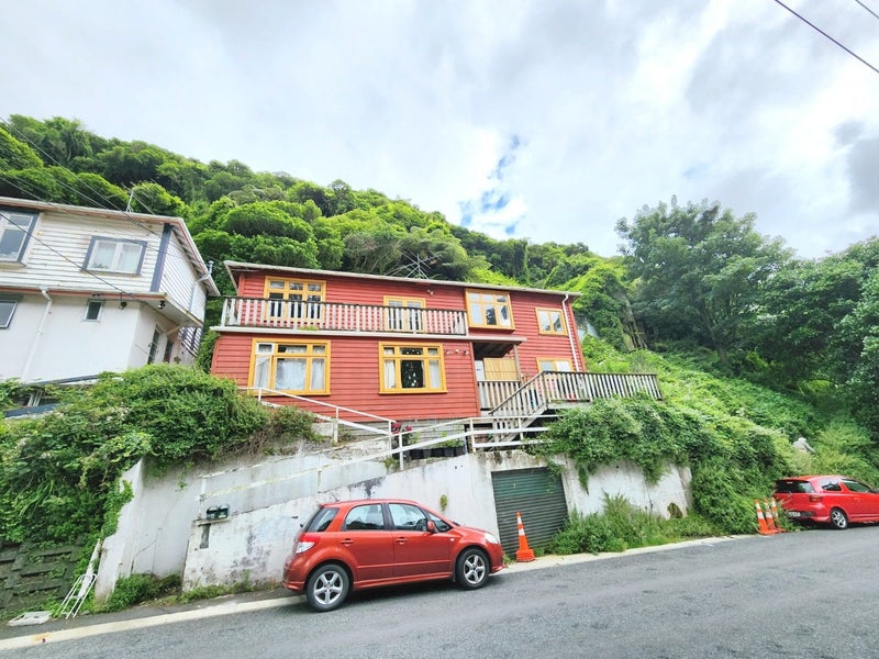 64 Holloway Road, Aro Valley, Wellington - Carousel 1