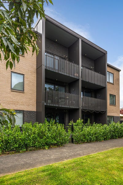 105/7C Hinaki Street, Point England, Auckland - Carousel 2