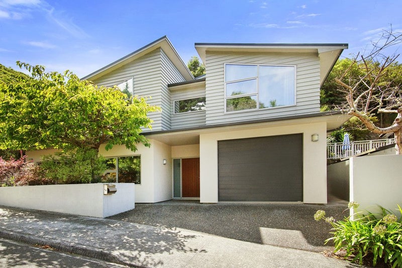 16 Westwood Road, Tawa, Wellington - Carousel 1