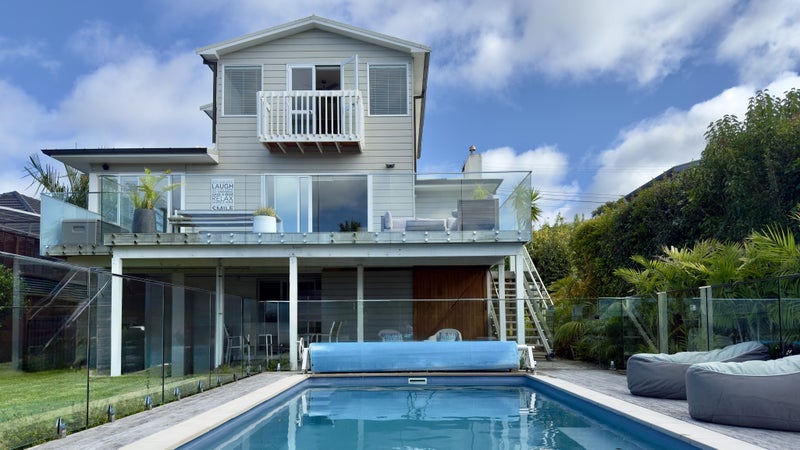 84 Parr Terrace, Castor Bay, Auckland - Carousel 1