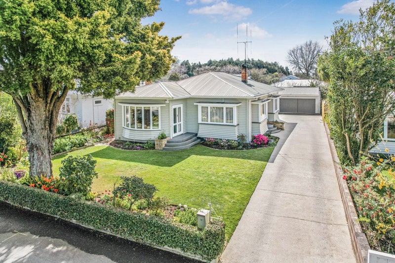 11 Gillies Avenue, Claudelands, Hamilton - Carousel 1