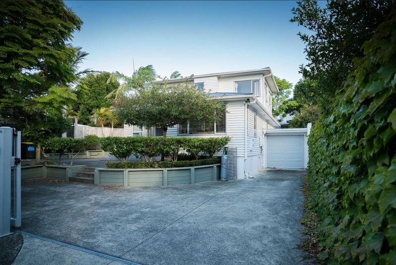8A Kenmure Avenue, Forrest Hill, Auckland - Carousel 2
