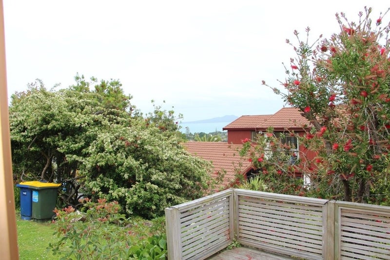 31 Jellicoe Road, Murrays Bay, Auckland - Carousel 2