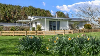 93B Woodside Road, Matangi, Hamilton - Carousel 1