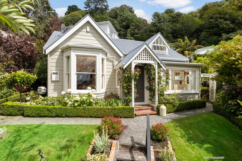 26 Patanga Crescent, Thorndon, Wellington - Carousel 1