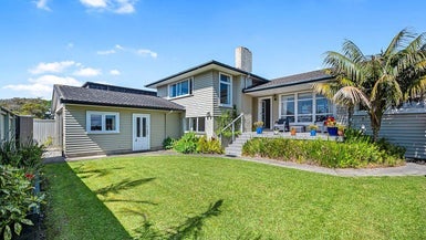 35A Montgomery Avenue, Belmont, Auckland - Carousel 1