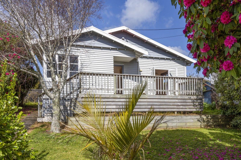 2 Chilman Street, Strandon, New Plymouth - Carousel 1