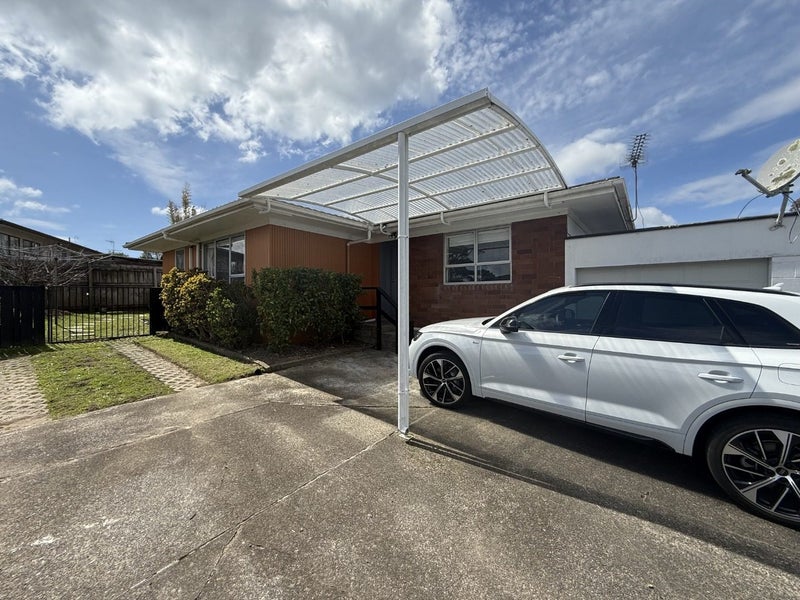 2/10 Ballater Place, Highland Park, Auckland - Carousel 1