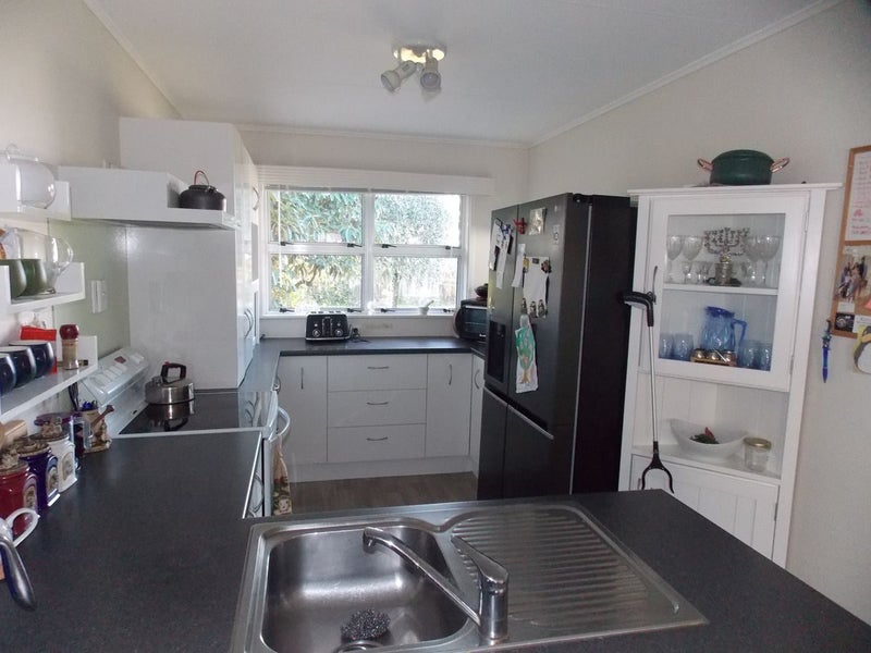 45 Sutherland Crescent, Westbrook, Palmerston North - Carousel 2