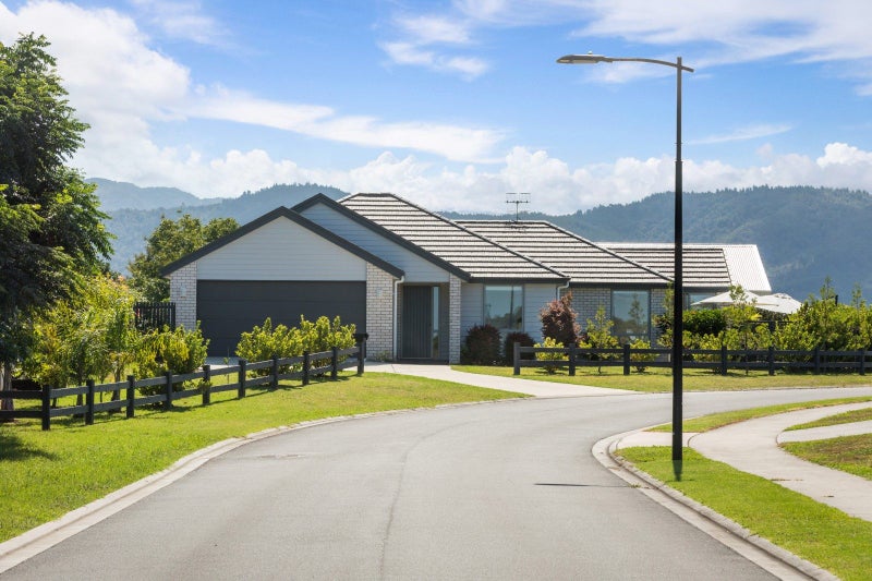 7 Eastbank Drive, Katikati, Katikati - Carousel 1