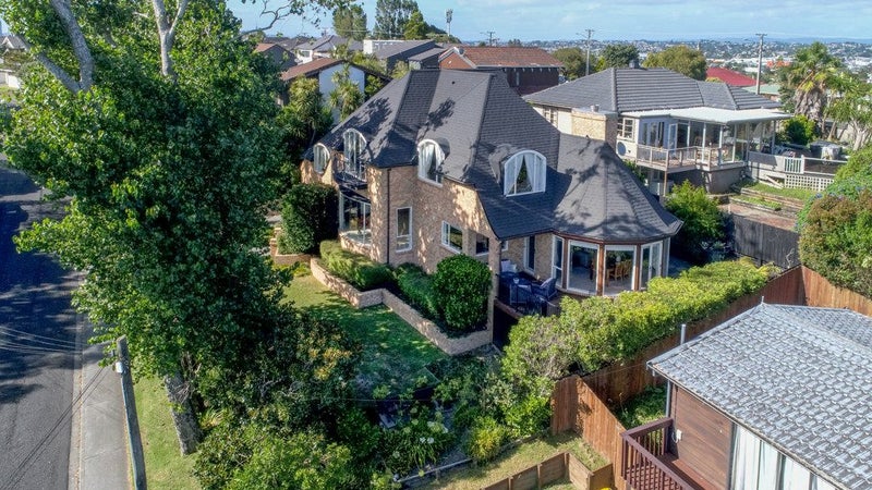 4C Braemar Road, Castor Bay, Auckland - Carousel 2