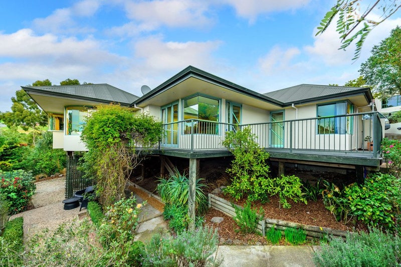 113 Ravensdale Rise, Westmorland, Christchurch - Carousel 1