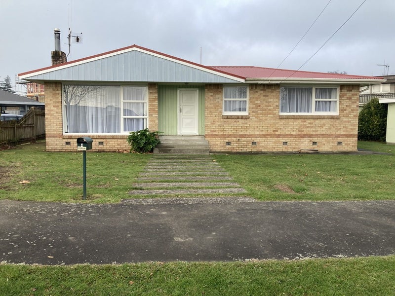 4 Tralee Place, Hillcrest, Hamilton - Carousel 1