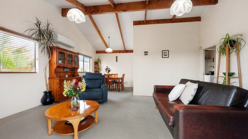 2/191 Waimumu Road, Massey, Auckland - Carousel 1