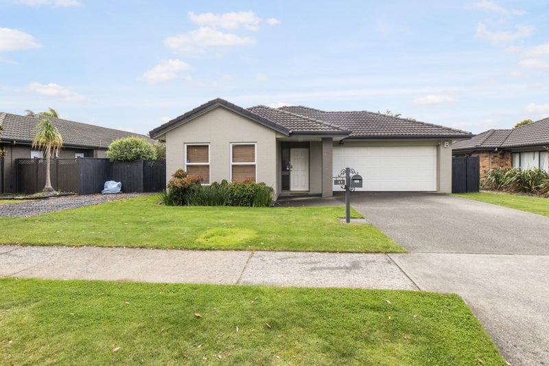 41 Turnberry Drive, Wattle Downs, Auckland - Carousel 1