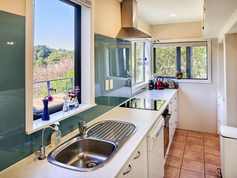 52 Gordon Road, Plimmerton, Porirua - Carousel 2