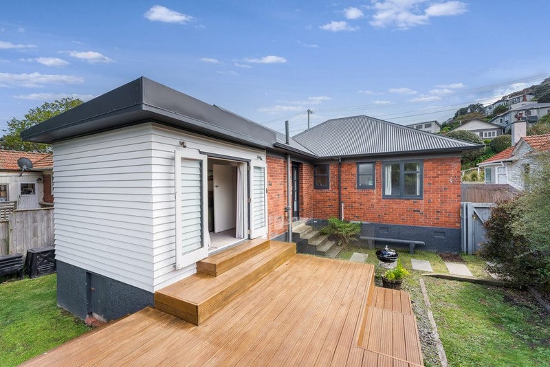 544 Broadway, Strathmore Park, Wellington - Carousel 1