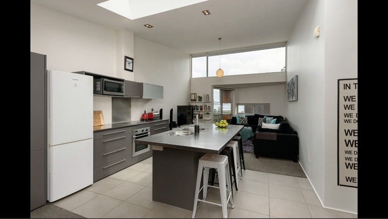 8/2 Onslow Road, Khandallah, Wellington - Carousel 2