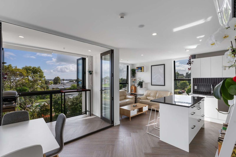303/82 Jellicoe Road, Panmure, Auckland - Carousel 1