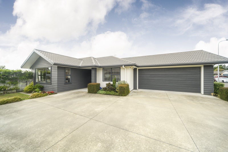 15 Lorenzo Place, Kelvin Grove, Palmerston North - Carousel 2