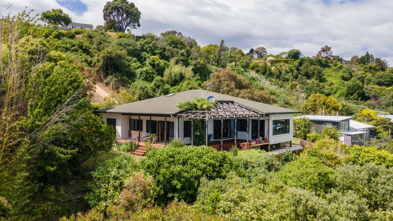 29 Grenville Terrace, Moana, Nelson - Carousel 1