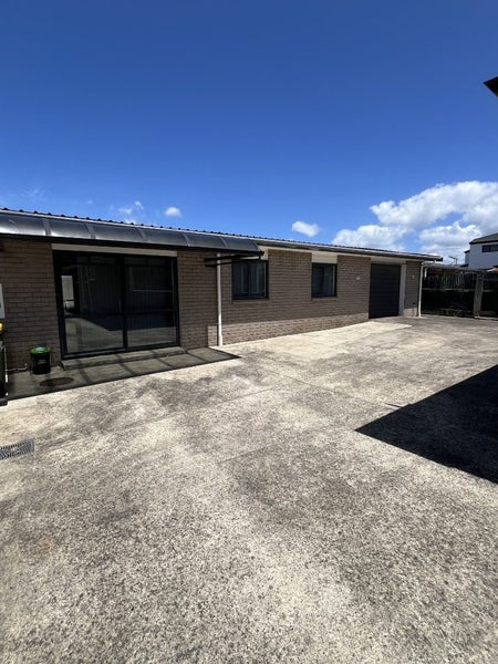 20 Henwood Road, Mangere East, Auckland - Carousel 1