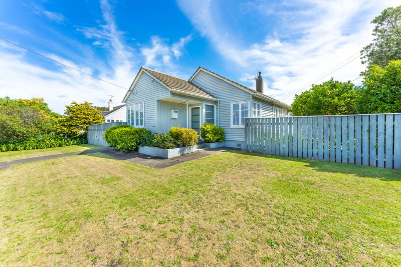 17 Compton Crescent, Taita, Lower Hutt - Carousel 1