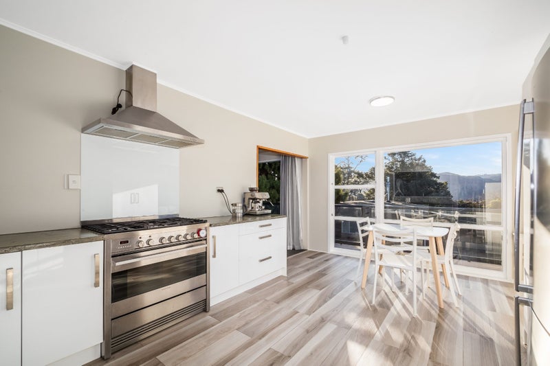 20 Freemans Way, Pinehaven, Upper Hutt - Carousel 2